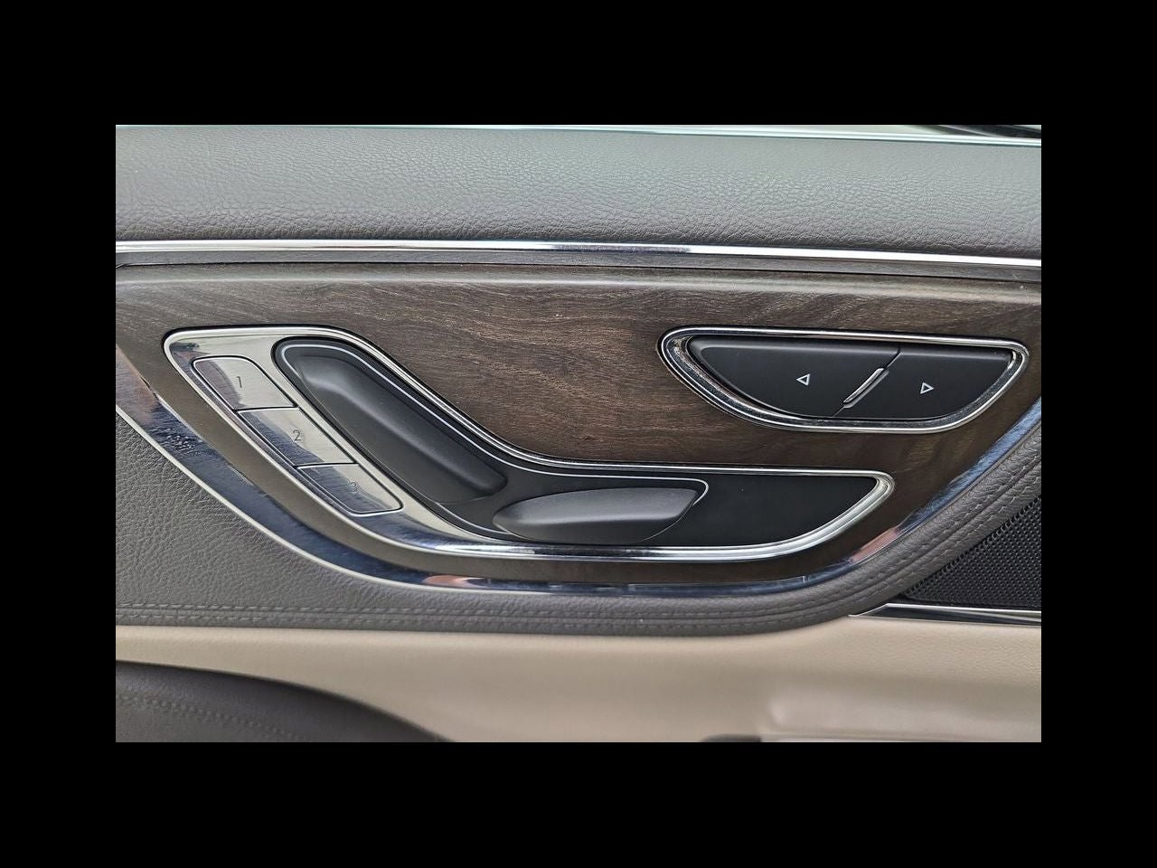 2017 Lincoln Continental Select