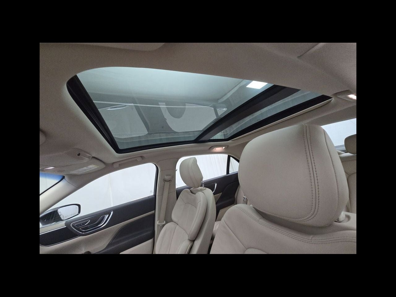 2017 Lincoln Continental Select