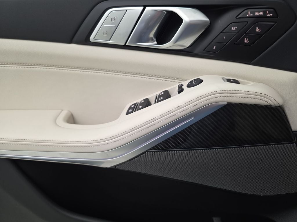 2027 BMW X7 M60i