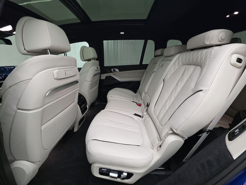 2027 BMW X7 M60i