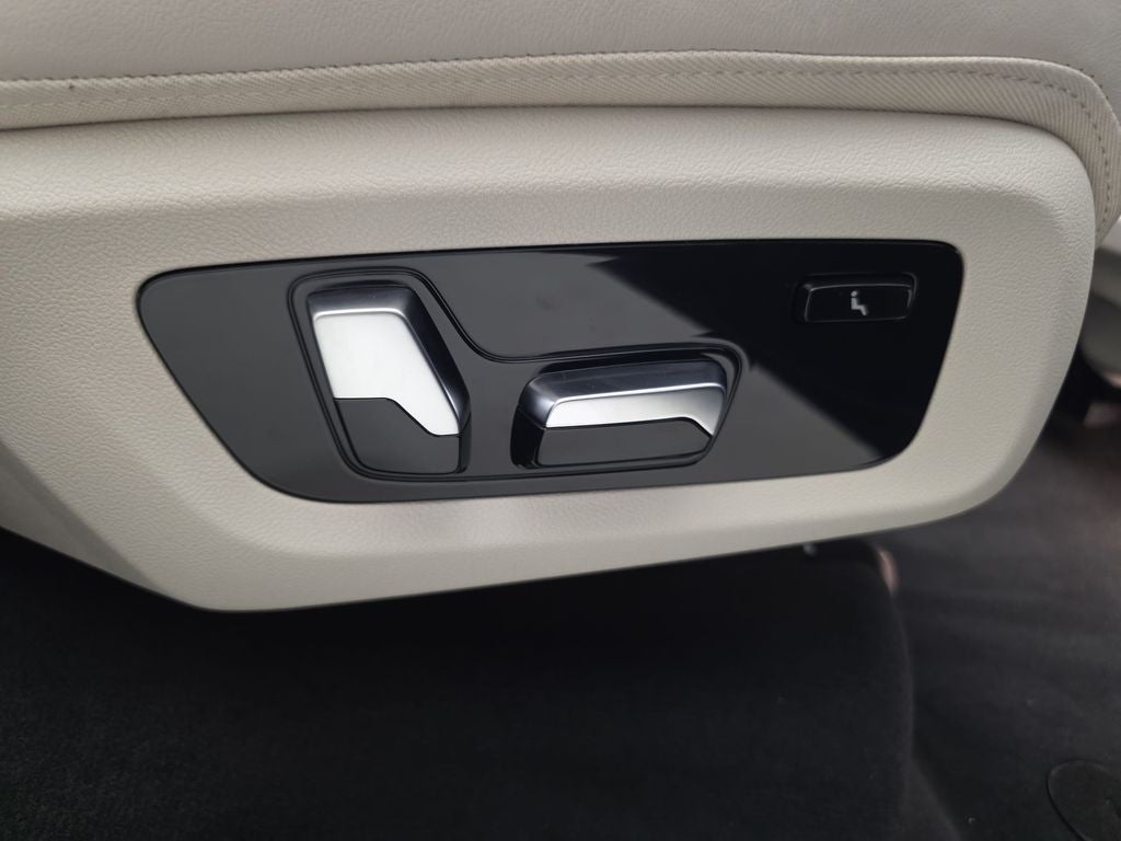 2027 BMW X7 M60i