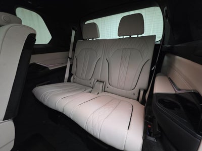 2027 BMW X7 M60i