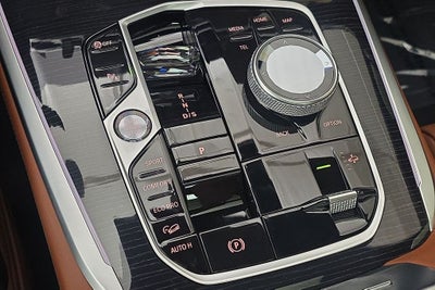 2027 BMW X7 M60i