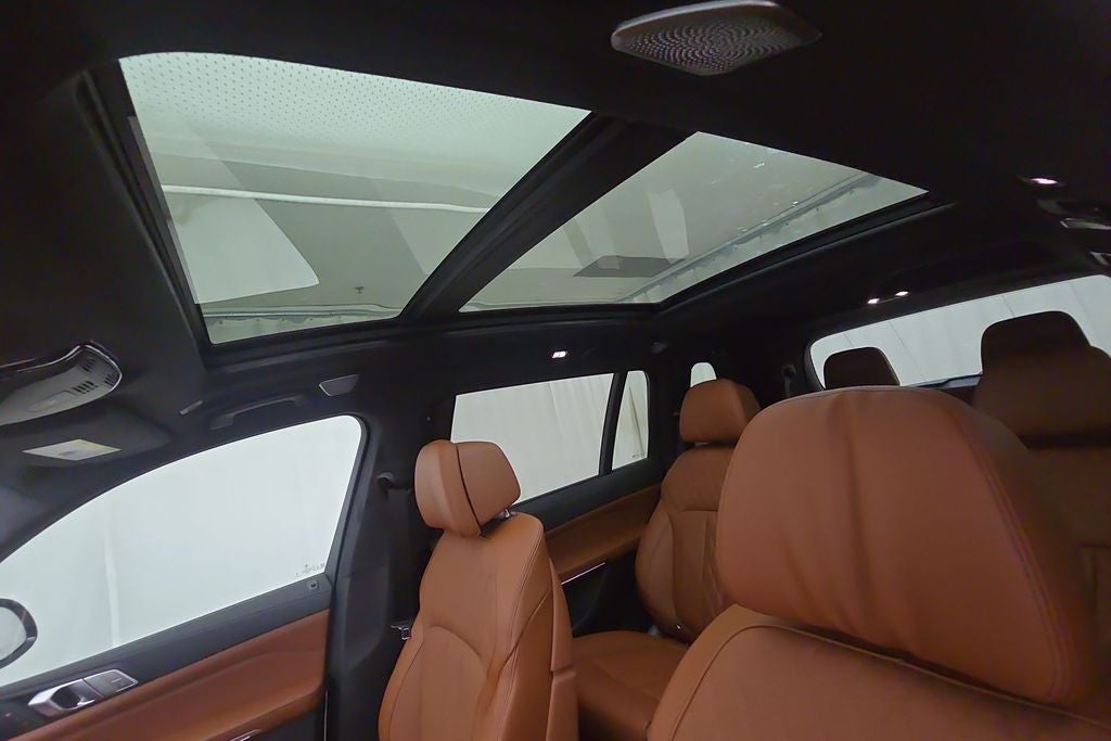 2027 BMW X7 M60i