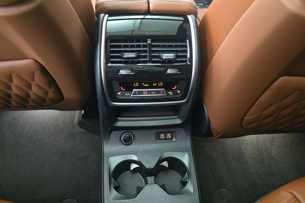 2027 BMW X7 M60i