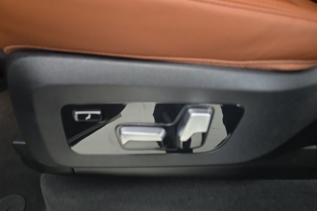 2027 BMW X7 M60i