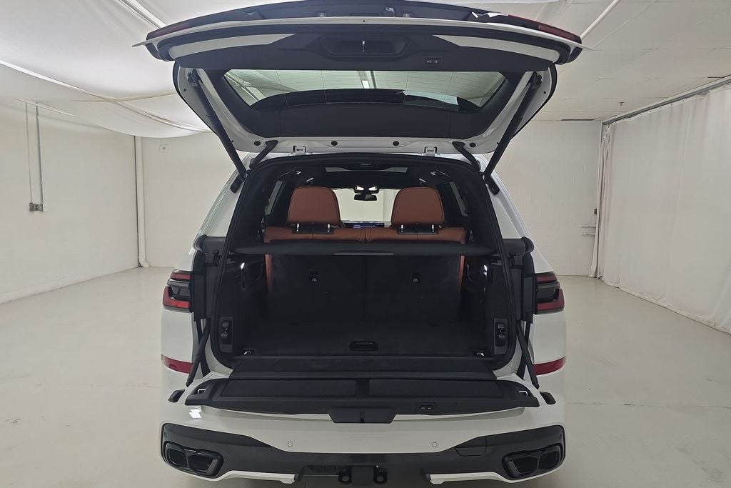 2027 BMW X7 M60i