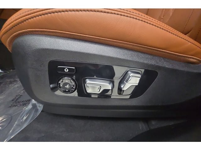 2027 BMW X7 M60i