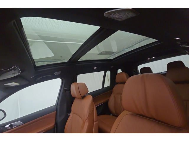 2027 BMW X7 M60i
