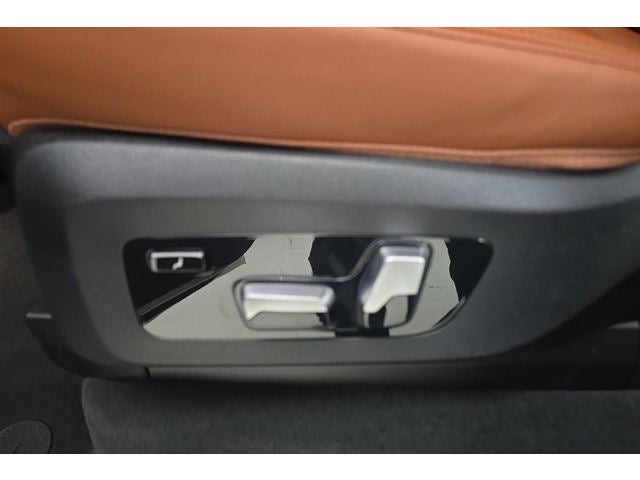2027 BMW X7 M60i