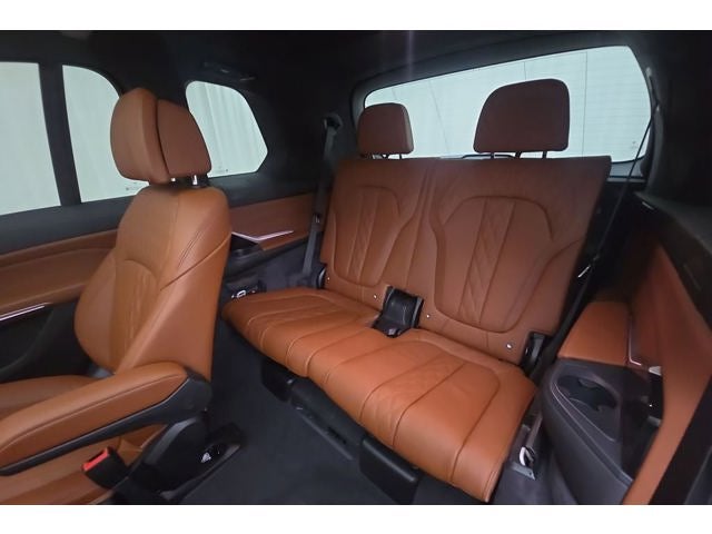 2027 BMW X7 M60i