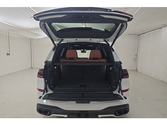 2027 BMW X7 M60i