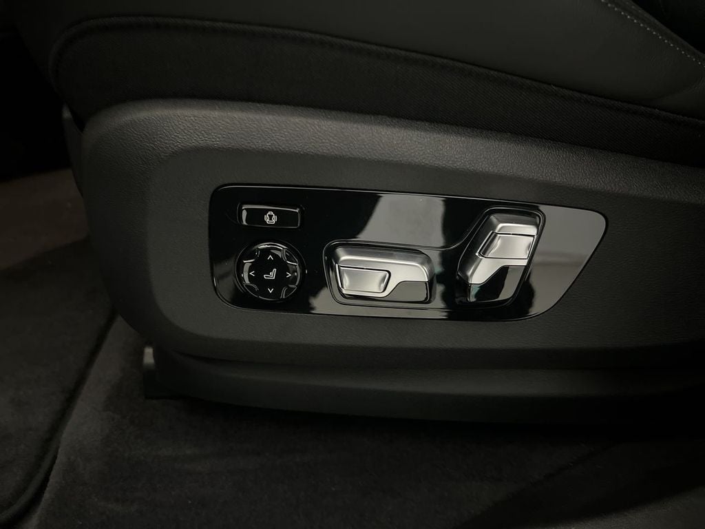 2023 BMW XM Base