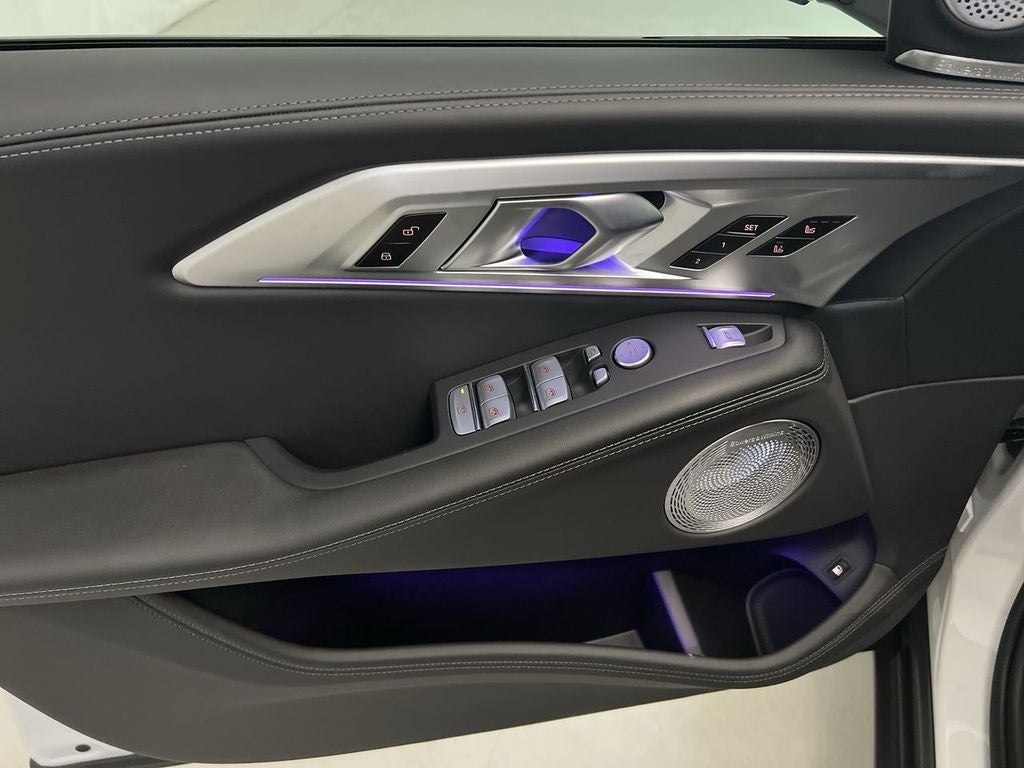 2023 BMW XM Base