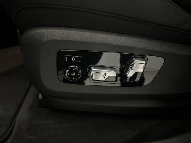 2023 BMW XM Base
