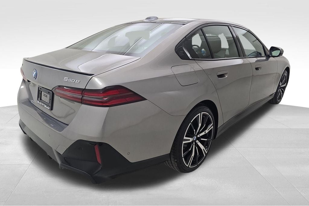 2027 BMW 550e 550e xDrive