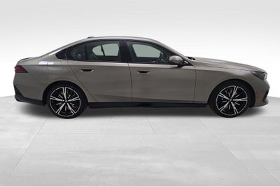 2027 BMW 550e 550e xDrive