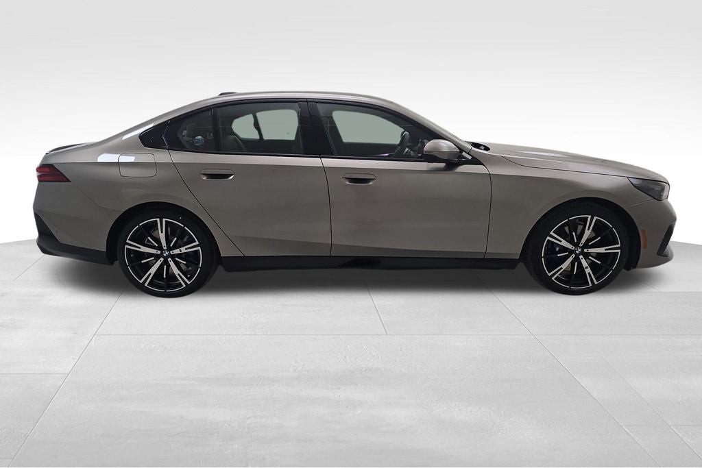 2027 BMW 550e 550e xDrive