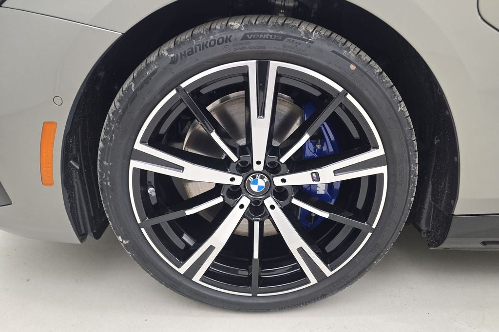 2027 BMW 550e 550e xDrive
