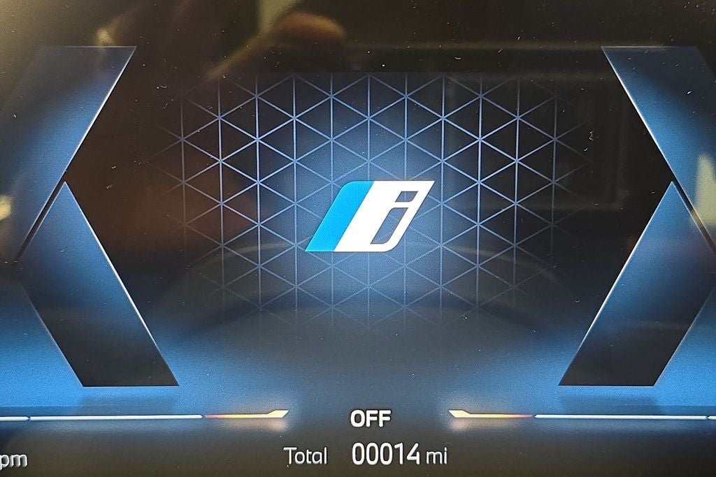 2027 BMW 550e 550e xDrive