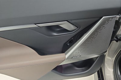 2027 BMW 550e 550e xDrive