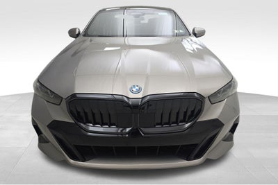 2027 BMW 550e 550e xDrive