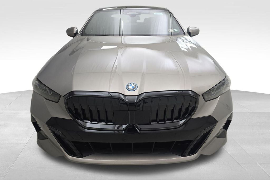 2027 BMW 550e 550e xDrive