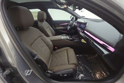 2027 BMW 550e 550e xDrive