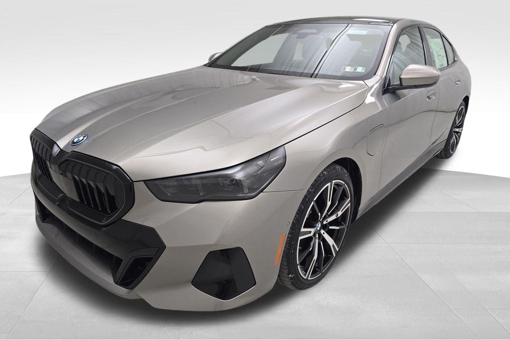 2027 BMW 550e 550e xDrive