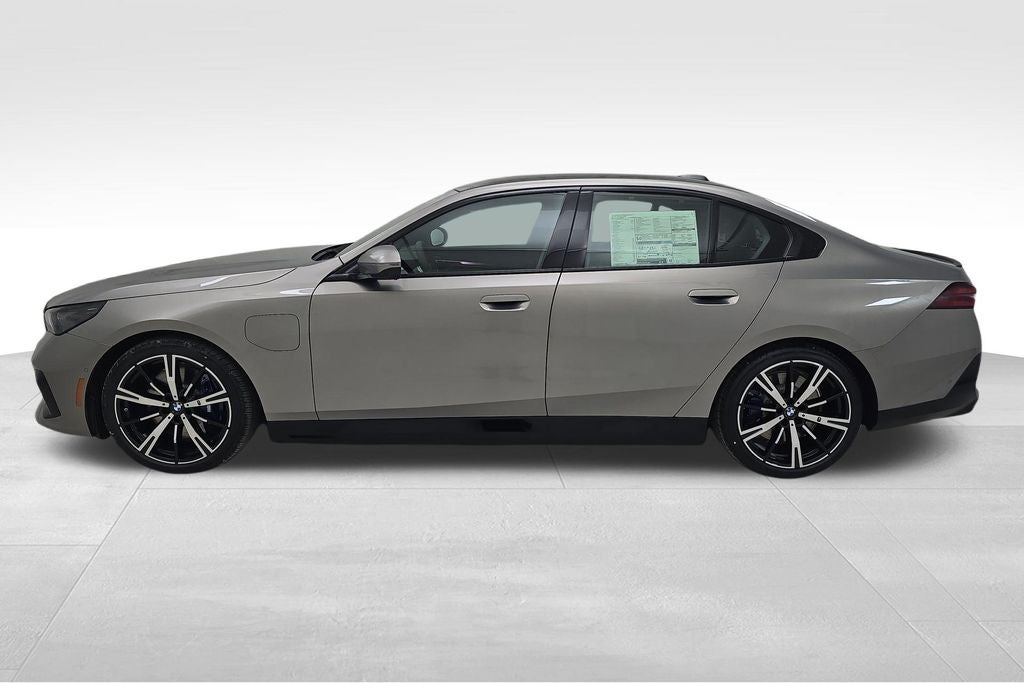 2027 BMW 550e 550e xDrive