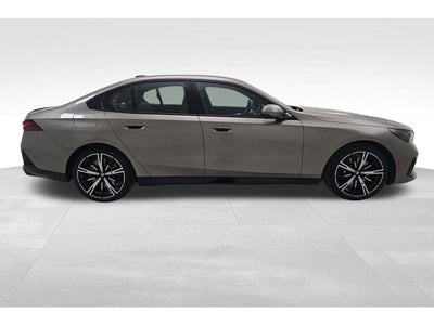 2027 BMW 550e 550e xDrive