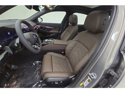 2027 BMW 550e 550e xDrive