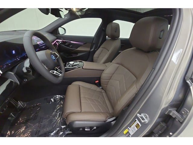 2027 BMW 550e 550e xDrive
