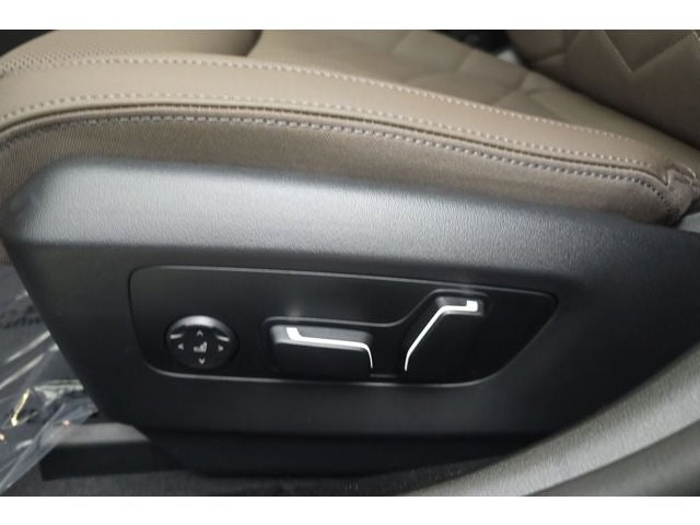 2027 BMW 550e 550e xDrive