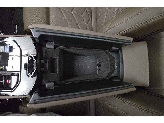 2027 BMW 550e 550e xDrive