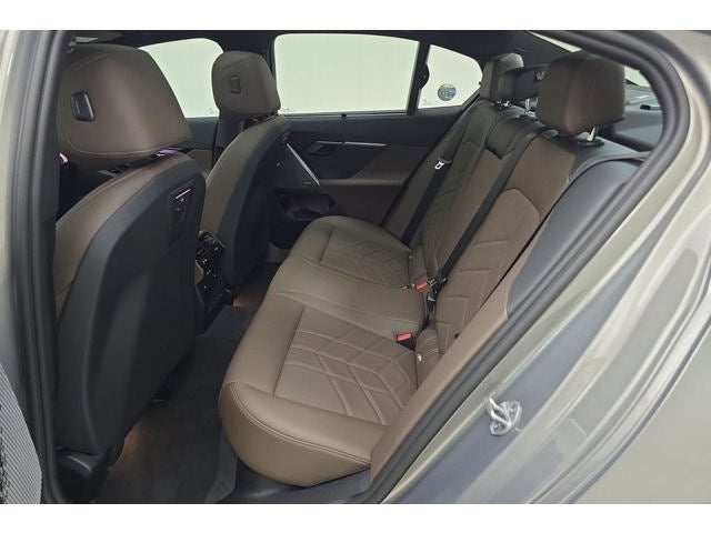 2027 BMW 550e 550e xDrive