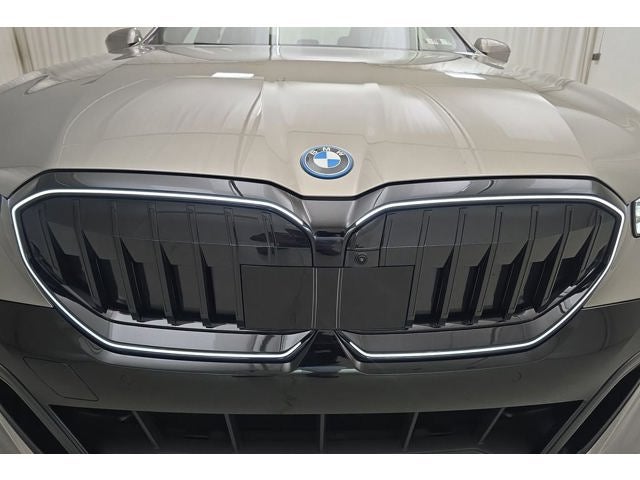 2027 BMW 550e 550e xDrive