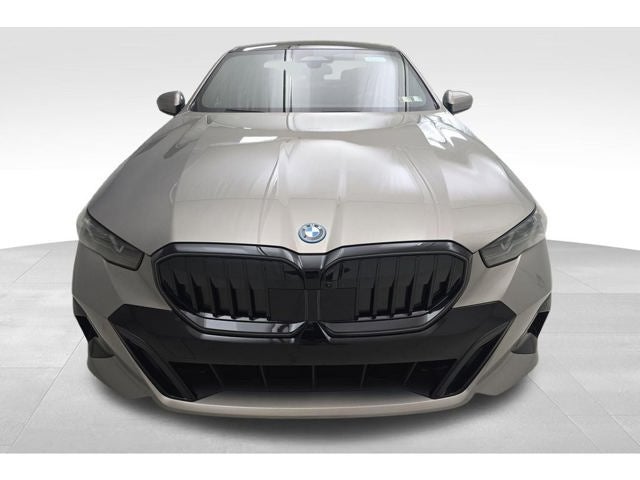 2027 BMW 550e 550e xDrive