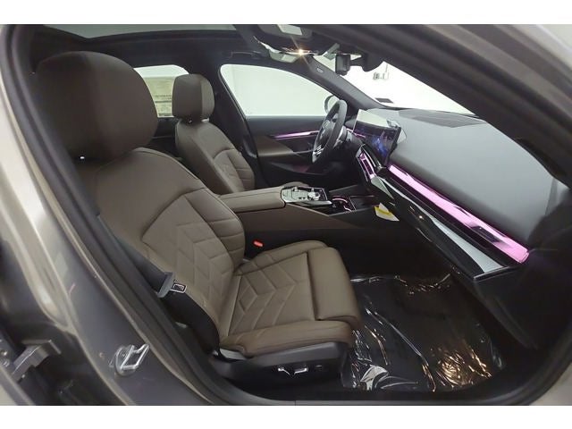 2027 BMW 550e 550e xDrive
