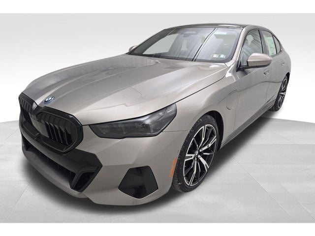 2027 BMW 550e 550e xDrive