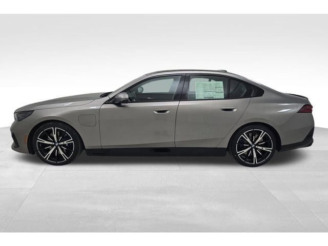 2027 BMW 550e 550e xDrive