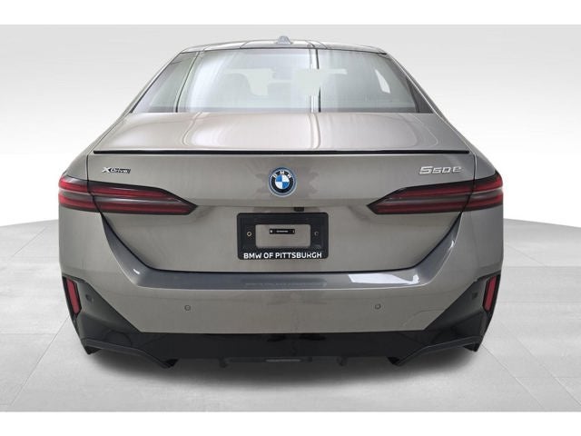 2027 BMW 550e 550e xDrive