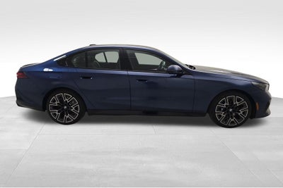 2027 BMW 550e 550e xDrive