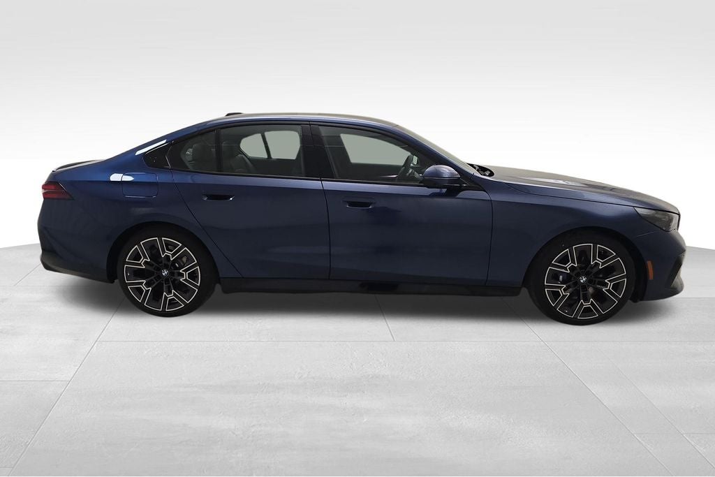 2027 BMW 550e 550e xDrive