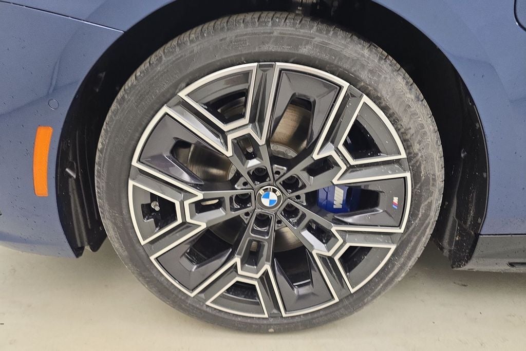2027 BMW 550e 550e xDrive