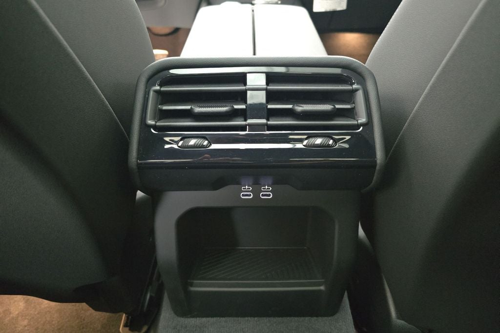 2027 BMW 550e 550e xDrive