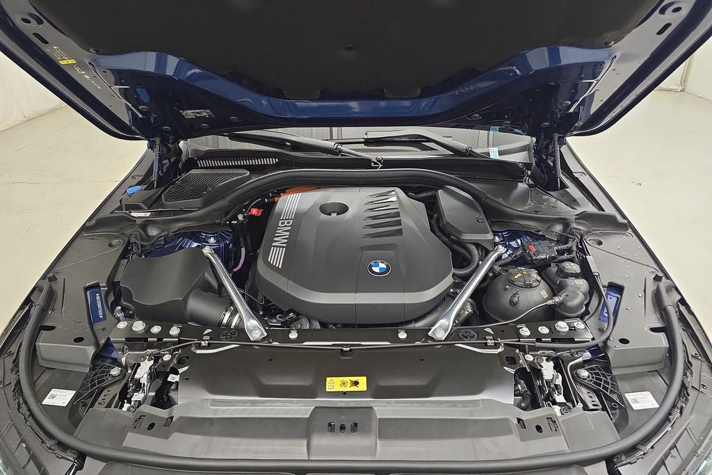 2027 BMW 550e 550e xDrive