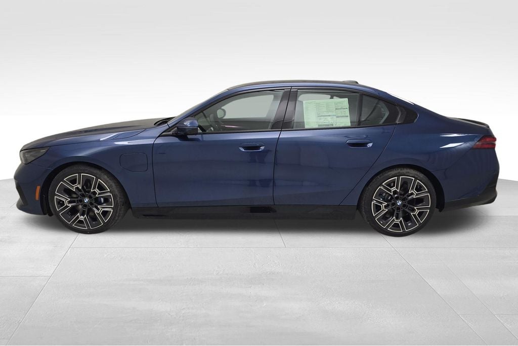 2027 BMW 550e 550e xDrive