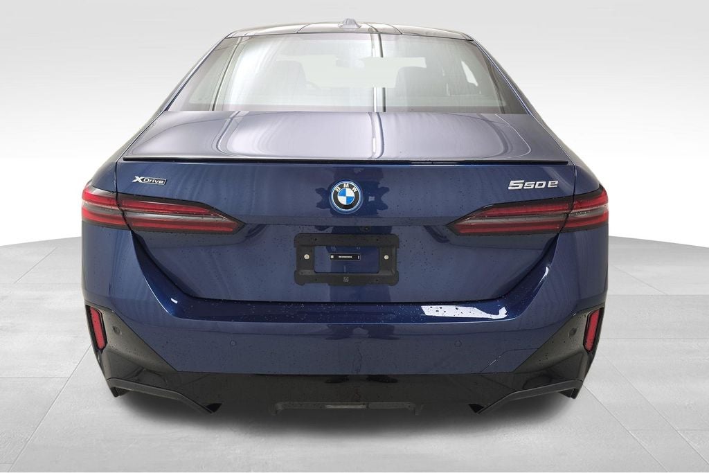 2027 BMW 550e 550e xDrive