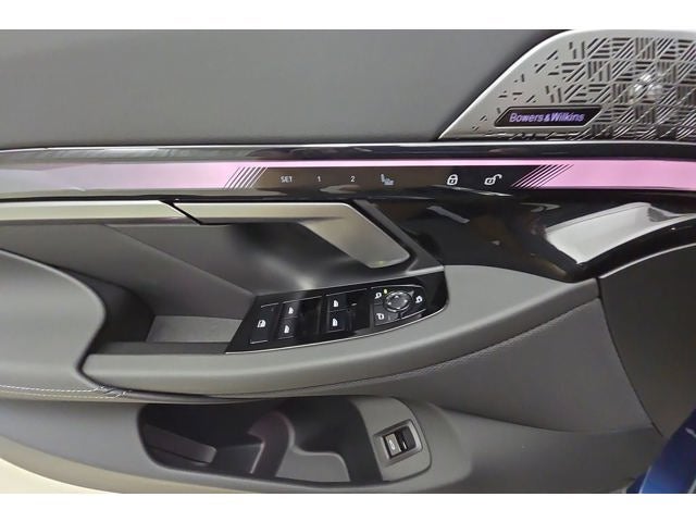 2027 BMW 550e 550e xDrive